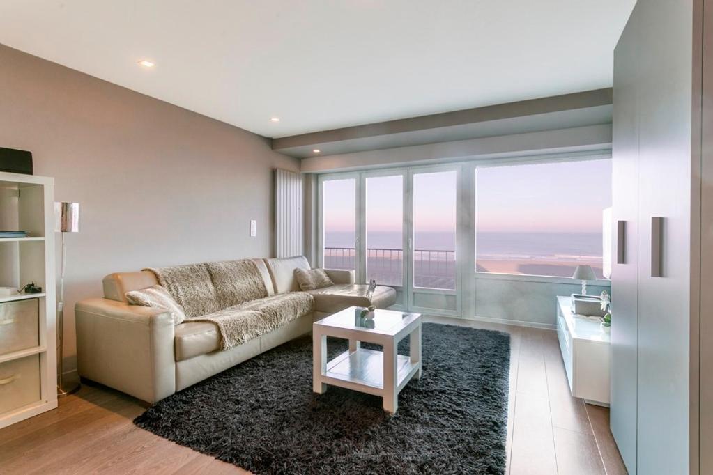Апартаменты Montezuma Luxe Studio Met Frontaal Zeezicht Zonder Aparte Slaapkamer Остенде Экстерьер фото
