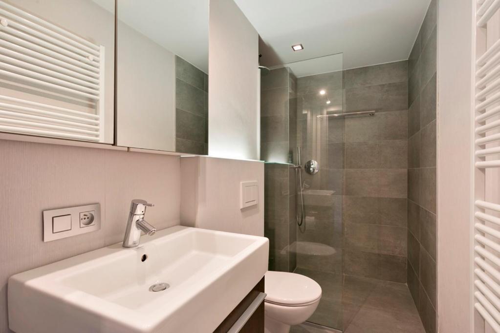 Апартаменты Montezuma Luxe Studio Met Frontaal Zeezicht Zonder Aparte Slaapkamer Остенде Экстерьер фото